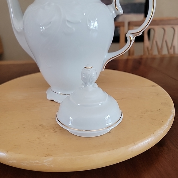 Royal Kent Poland Embossed White with Gold Trim Tea/Coffee/Chocolate P… - Picture 9 of 11